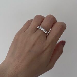 NWT Swarovski 5 Stones Zirconia Ring